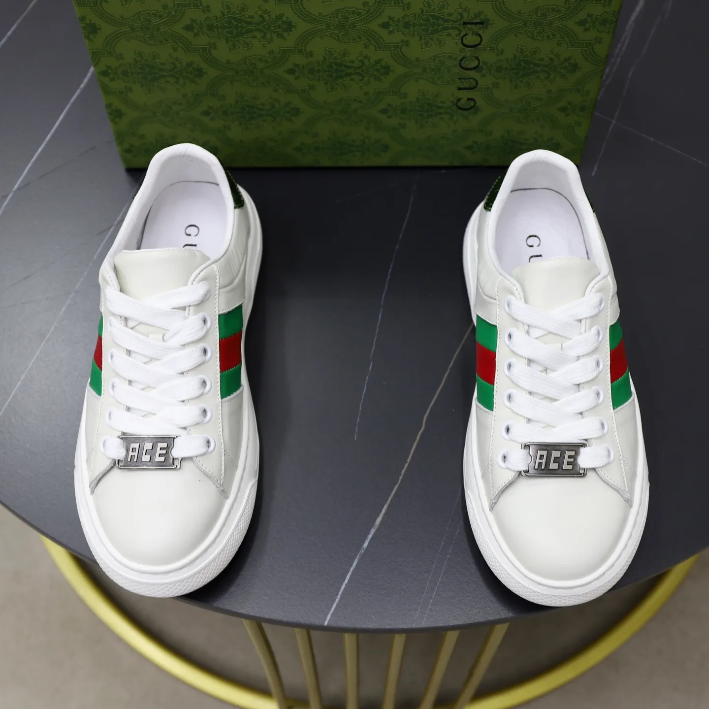 Ex-factory price: 500💰🙅‍♂️🙅‍♂️🙅‍♂️ Brand: Gucci GuCCI Standard code: 38-44 (45 customized) Grade: Same as the official website Material: Original leather splicing Comfortable and breathable pigskin lining Lightweight and wear-resistant sports outsole Style category: Men's fashionable casual shoes Running sneakers Distinguished luxury brand elements Top luxury Color: actual picture color